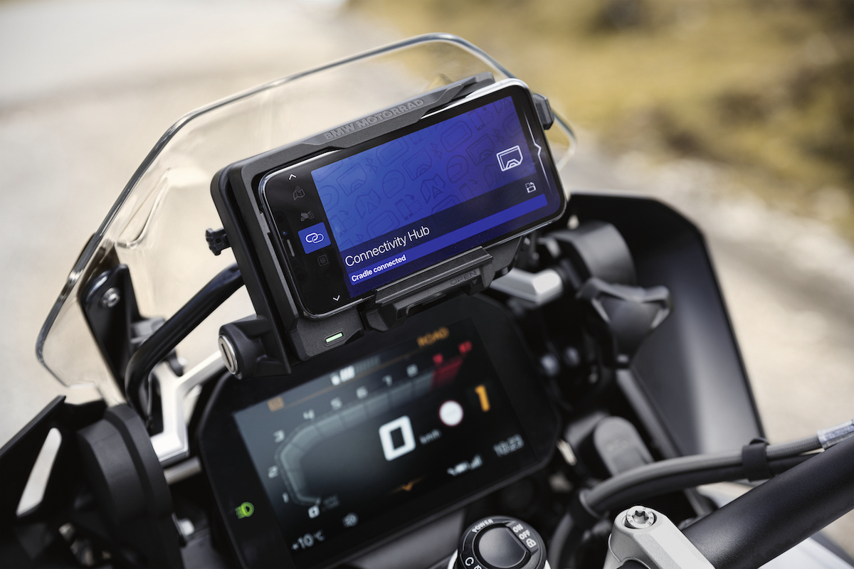 Masaccio Nominering Genre BMW Motorrad announces ConnectedRide Cradle, but Apple says motorcycle  vibrations kill iPhone cameras. Who's right? - BMW Owners News